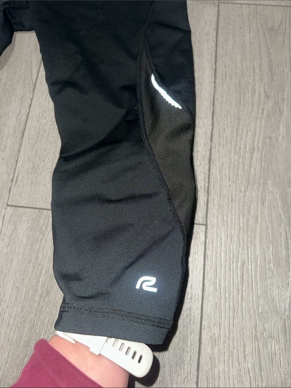 Roadrunner sport Black Active Capri Leggings - size medium - Picture 2 of 8